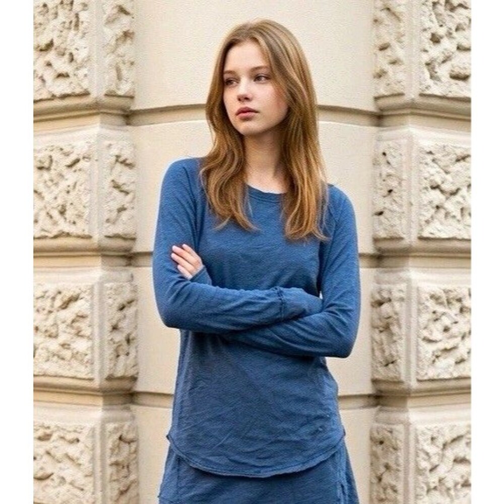 Free People Navy Solid Raw Hem Knit Crew Neck Long Sleeve Pullover Top S